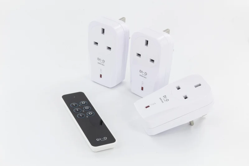 DiO First: Three On/off sockets (UK) + Remote control